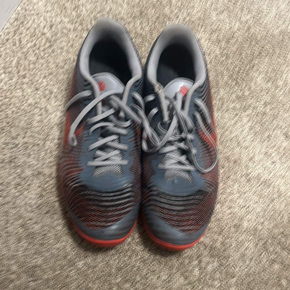 Kobe Basketball Shoes - Picture 3 of 5